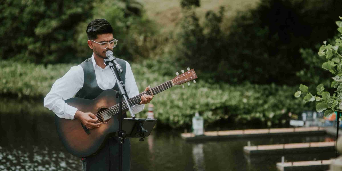 Puskar performing live at a wedding