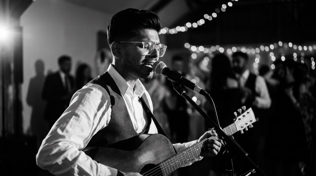 Puskar performing live at a Devon wedding